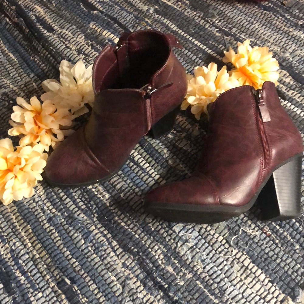 Glaze High heeled Booties Sz 5 1/2